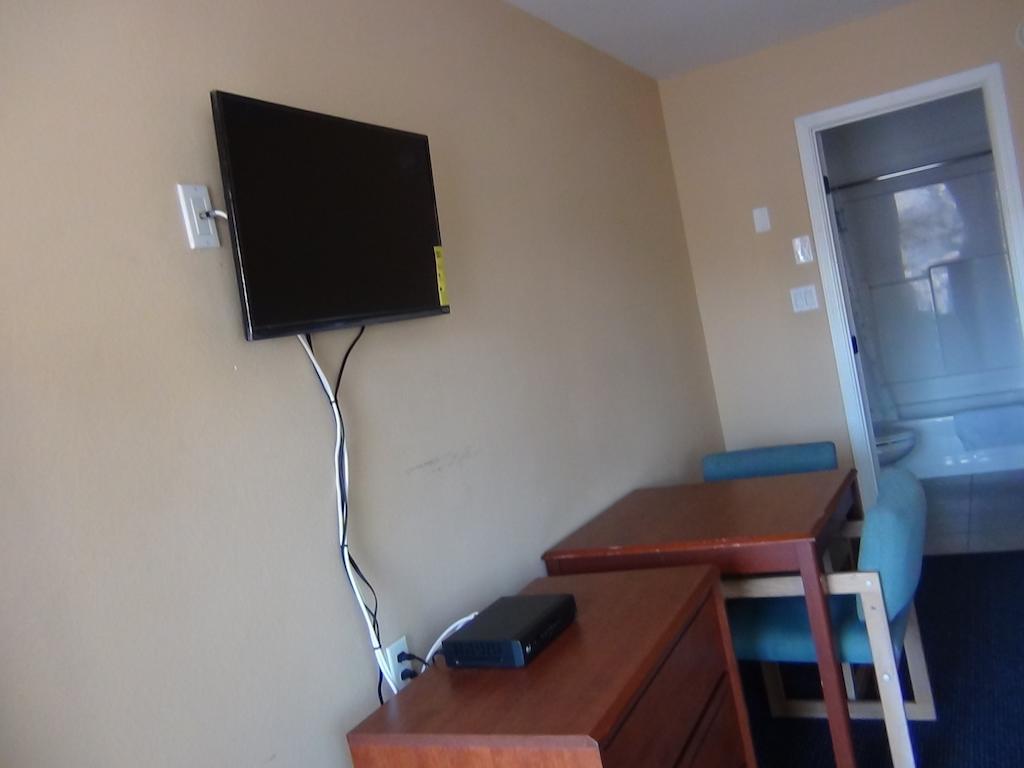 Desert Inn Motel Corona Szoba fotó