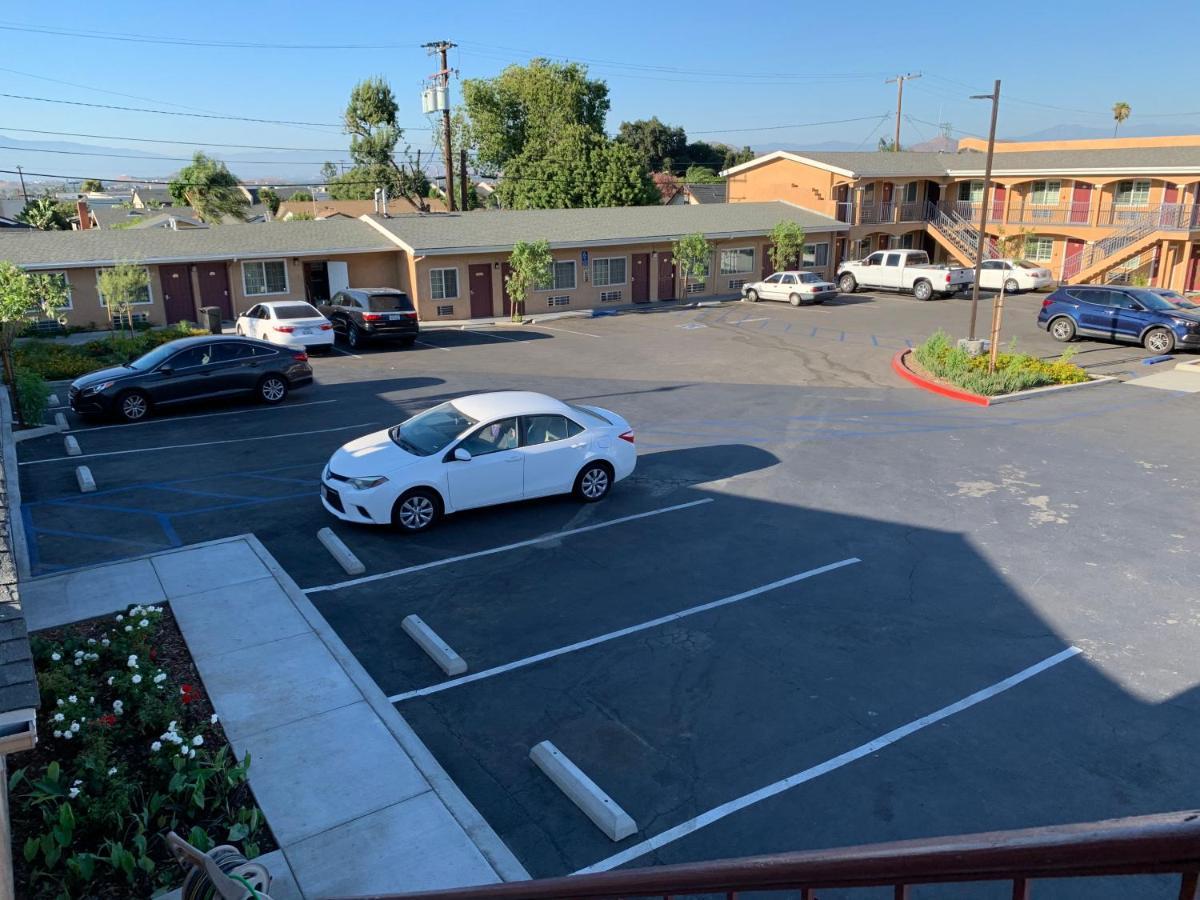 Desert Inn Motel Corona Kültér fotó
