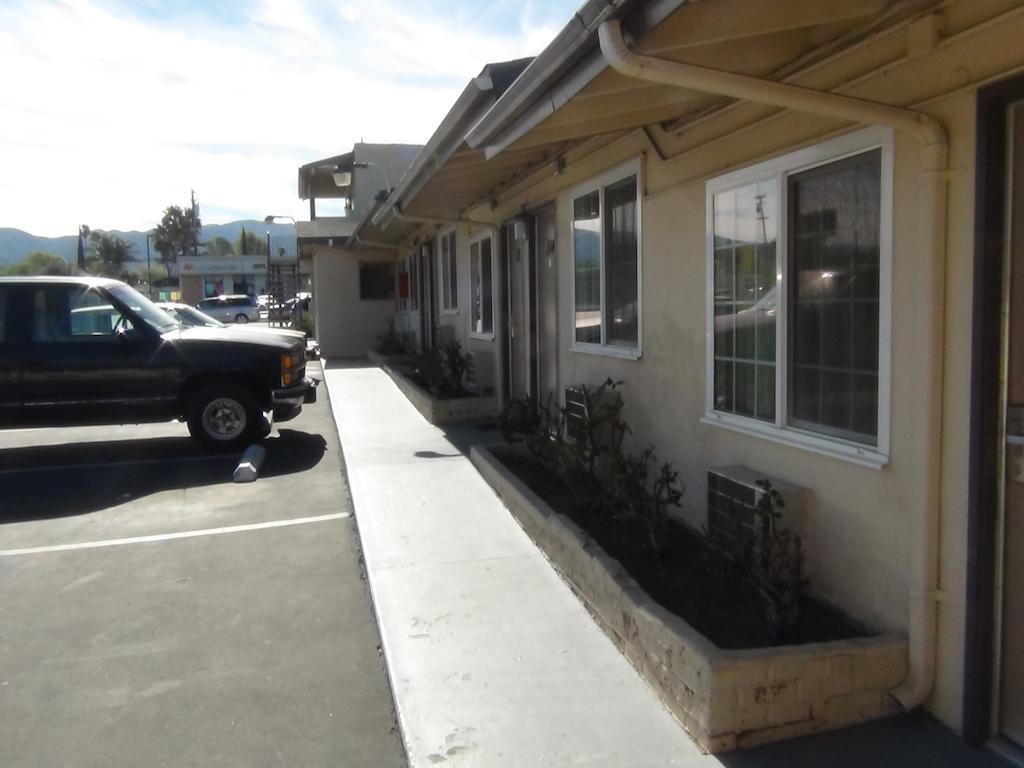 Desert Inn Motel Corona Kültér fotó